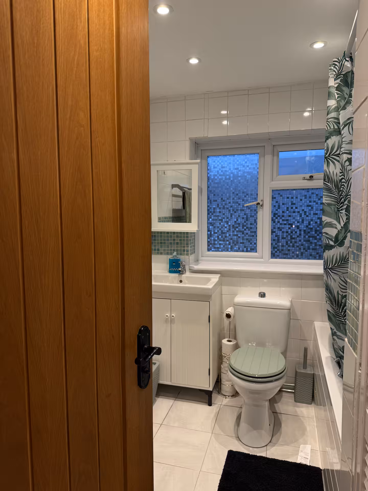 En-suite bathroom